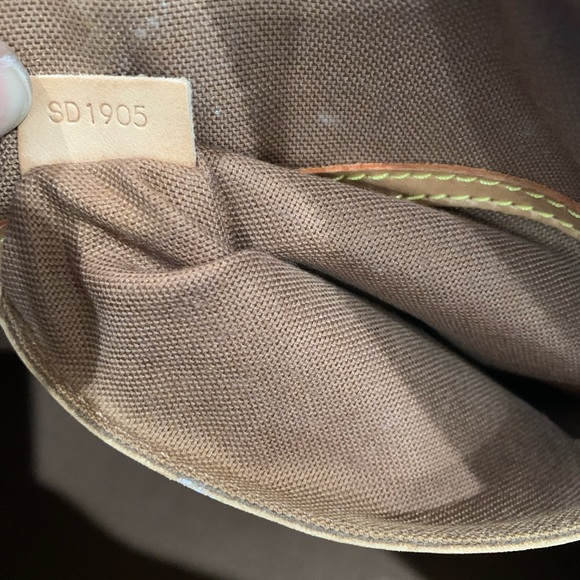 Louis Vuitton Alma - Picture 10 of 10